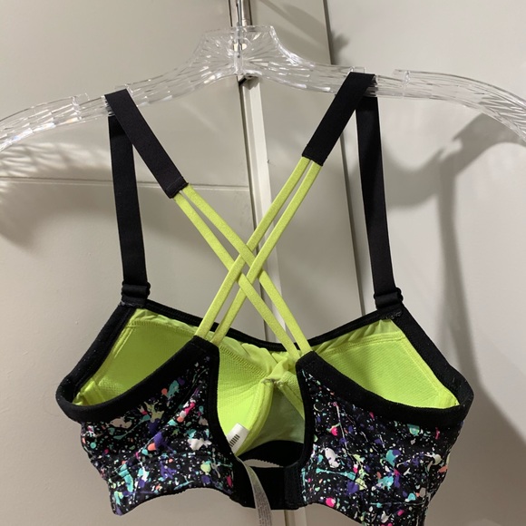 Victoria Secret Sports Bra Size 32C - Picture 3 of 4